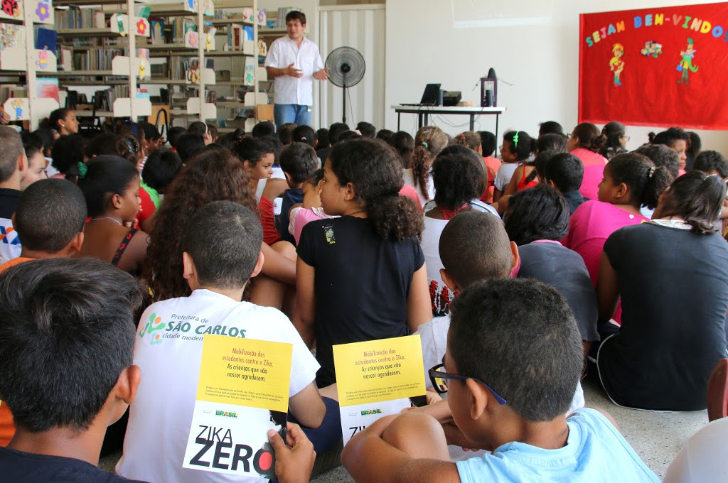 Palestra na Escola Municipal Arthur Natalino Deriggi,no dia 19/2, em São Carlos (SP). Foto: FAI.UFSCar